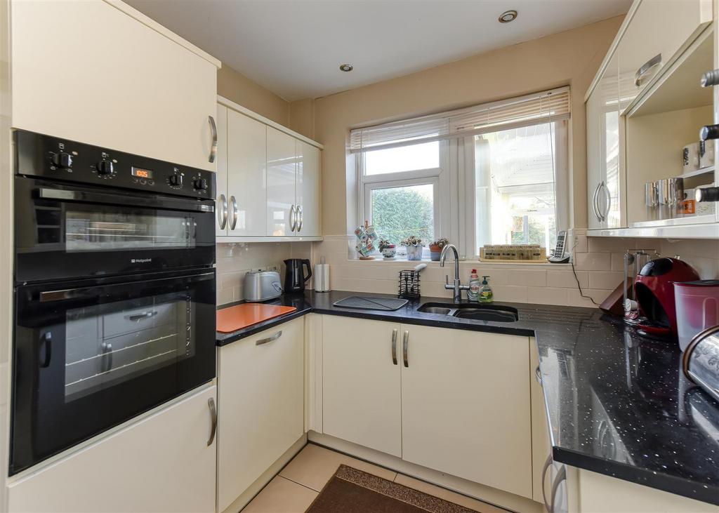 21a Bilbrook Road-kitchen2.jpg