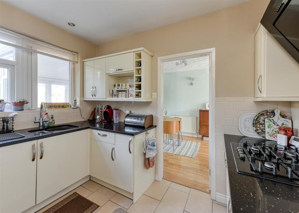21a Bilbrook Road-kitchen1.jpg