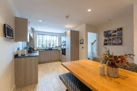 12 Lock View, Rudheath, Northwich, CW9 7YT