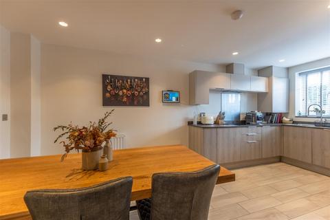 12 Lock View, Rudheath, Northwich, CW9 7YT
