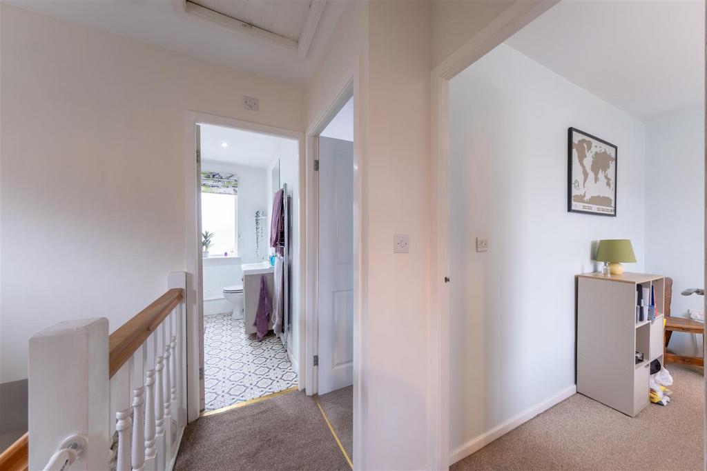 4 Oaktree Close-022.jpg