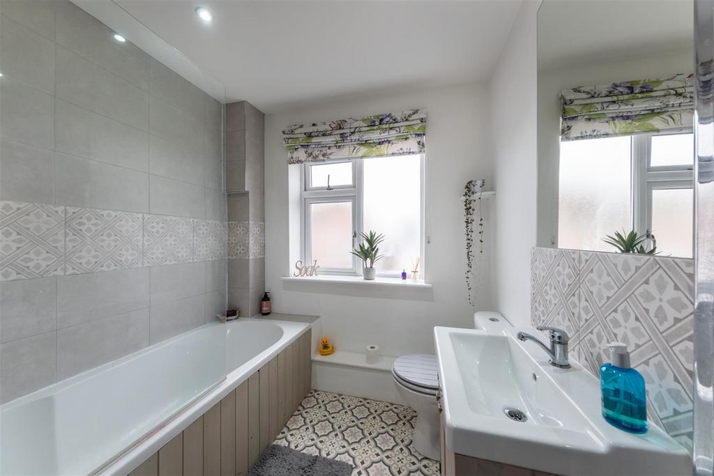 4 Oaktree Close-020.jpg