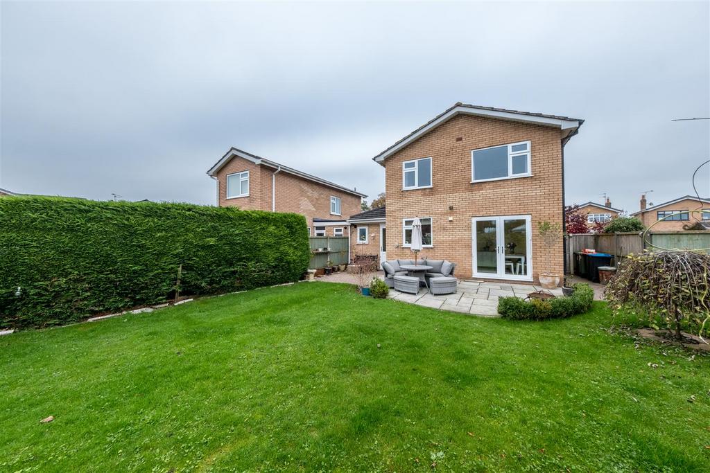 4 Oaktree Close-031.jpg
