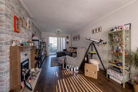 10 Dunham Road, Northwich, CW9 8EL