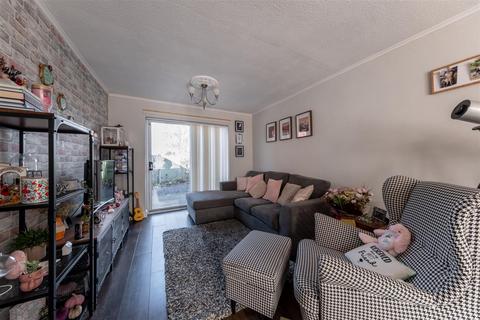 10 Dunham Road, Northwich, CW9 8EL
