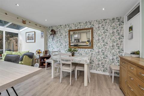 4 bedroom semi-detached house for sale, Victory Close, Bury St. Edmunds