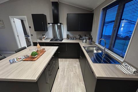 2 bedroom park home for sale, Canvey Island, Essex, SS8