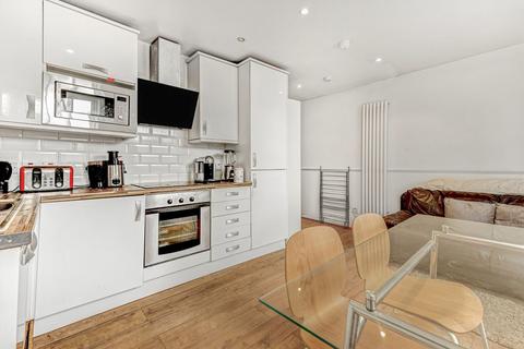2 bedroom flat to rent, Lambeth Road, London SE1