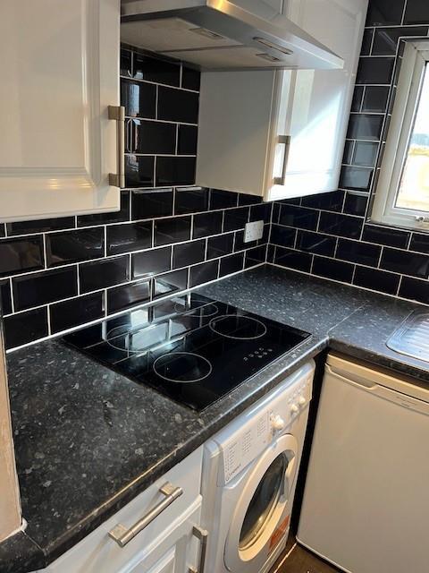 Kitchen 2.jpg