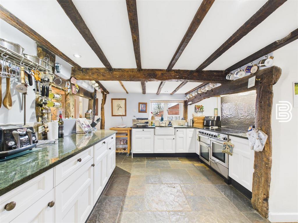 Kitchen (1).jpg