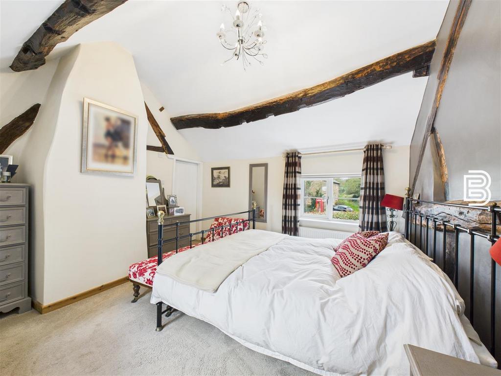 Bedroom 1 (2).jpg