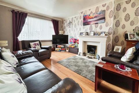 18 Kestrel Drive, Bradford, BD2 4HA