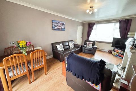 18 Kestrel Drive, Bradford, BD2 4HA