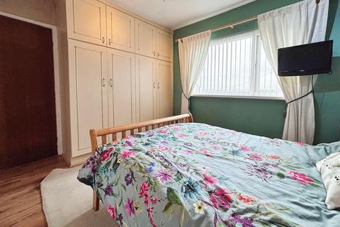 18 Kestrel Drive, Bradford, BD2 4HA