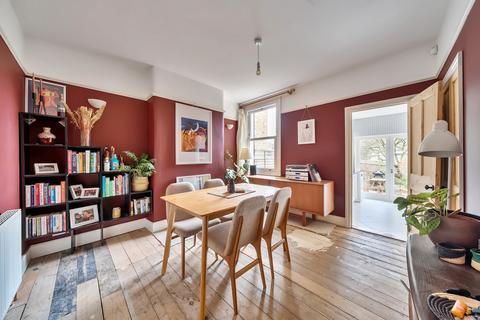 31 Neuchatel Road, London, SE6 4EH
