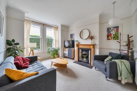 31 Neuchatel Road, London, SE6 4EH
