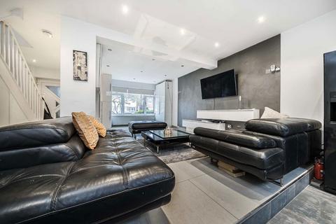 4 bedroom semi-detached house for sale, Lynton Close, Isleworth TW7