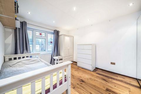 4 bedroom semi-detached house for sale, Lynton Close, Isleworth TW7