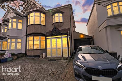 4 bedroom end of terrace house for sale, Campbell Avenue, Barkingside