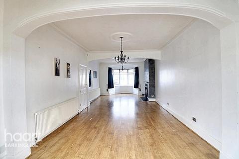 4 bedroom end of terrace house for sale, Campbell Avenue, Barkingside