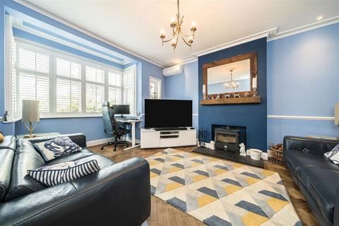 37 Luffman Road, London, SE12 9SZ