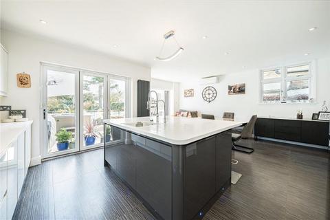 37 Luffman Road, London, SE12 9SZ