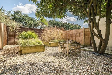 37 Luffman Road, London, SE12 9SZ