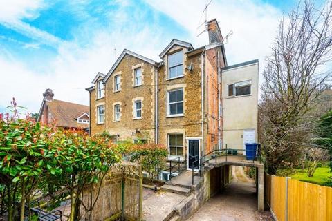 2 bedroom flat for sale, Meadowside, Charterhouse Road, Godalming, Surrey, GU7