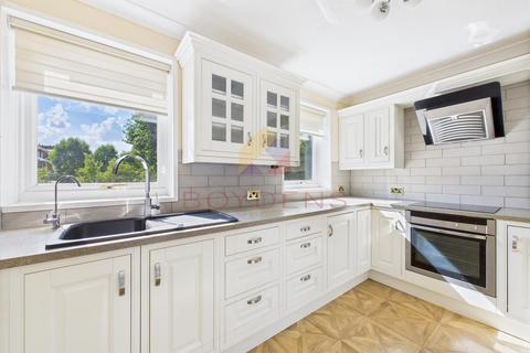 3 bedroom end of terrace house for sale, Oaks Drive, Colchester CO3