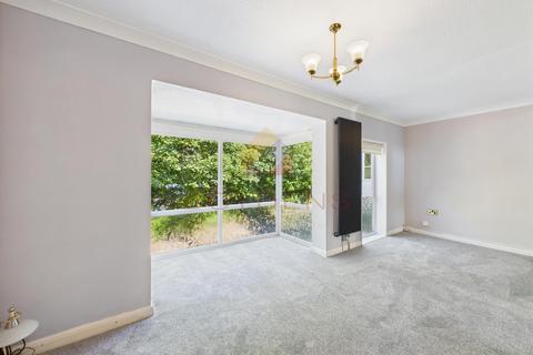 3 bedroom end of terrace house for sale, Oaks Drive, Colchester CO3