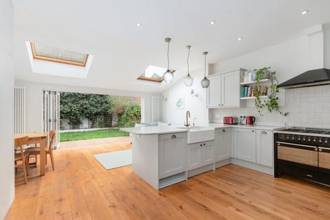 80 Bradmore Park Road, London, W6 0DT