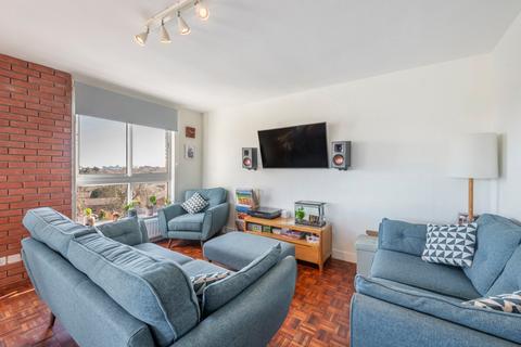 3 bedroom flat for sale, March Court, Warwick Drive, London