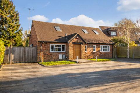 4 bedroom detached bungalow to rent, Fetcham, Leatherhead, Surrey