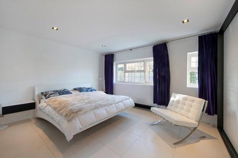 4 bedroom detached bungalow to rent, Fetcham, Leatherhead, Surrey