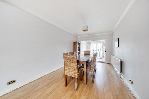 82 Elmsleigh Avenue, Harrow, HA3 8HZ