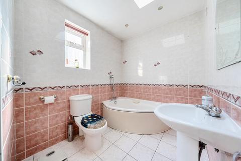 82 Elmsleigh Avenue, Harrow, HA3 8HZ