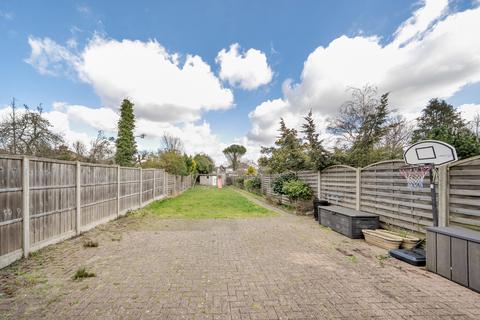 82 Elmsleigh Avenue, Harrow, HA3 8HZ