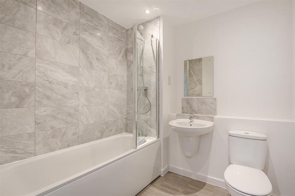 Family Bathroom.jpg