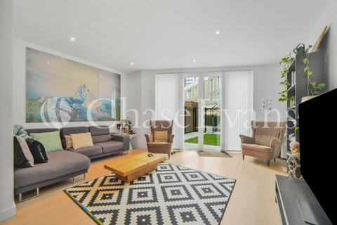 3 bedroom terraced house for sale, Rope Terrace, Royal Wharf, Newham, London, E16