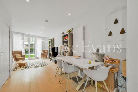 3 bedroom terraced house for sale, Rope Terrace, Royal Wharf, Newham, London, E16