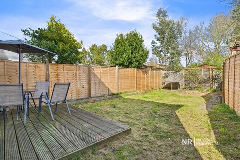 3 bedroom maisonette for sale, West Ewell KT19