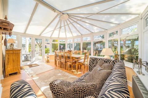 4 bedroom house for sale, Hillend, London SE18