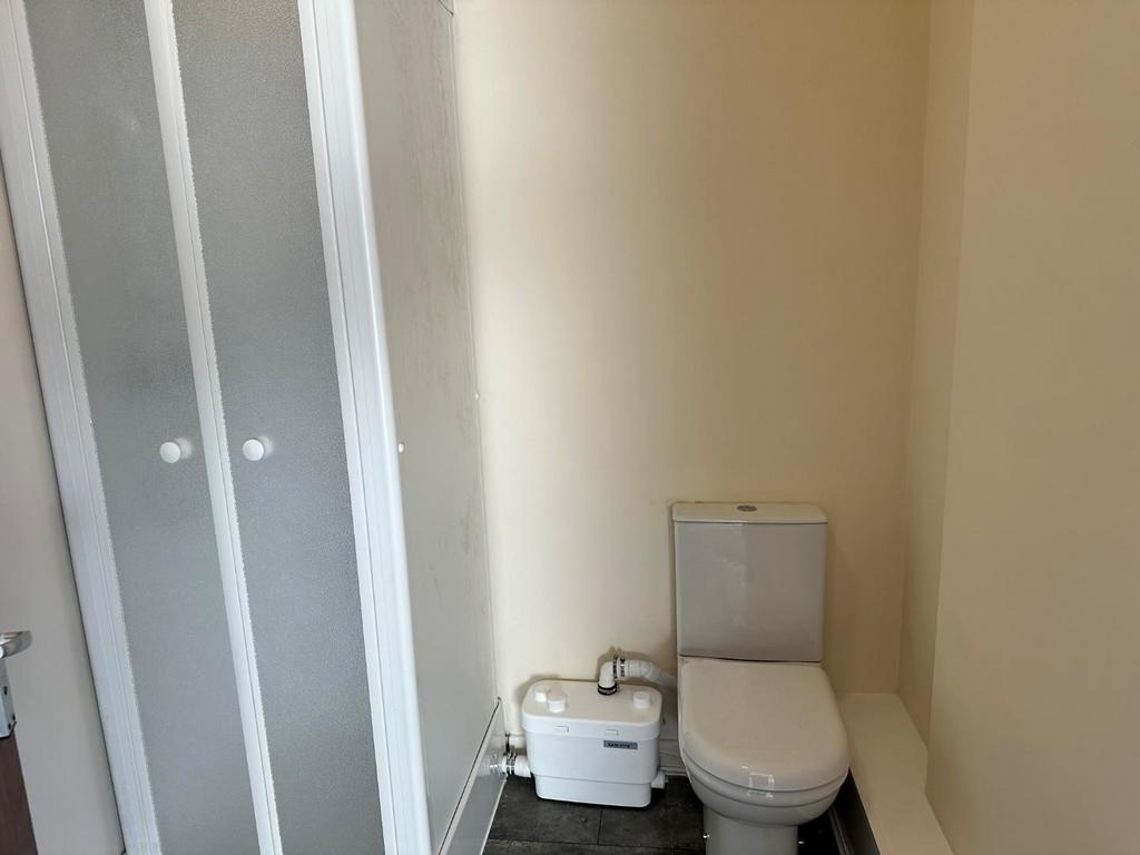 Shower Room.jpg