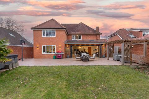 5 bedroom detached house for sale, Balcombe Gardens, Horley, Surrey, RH6