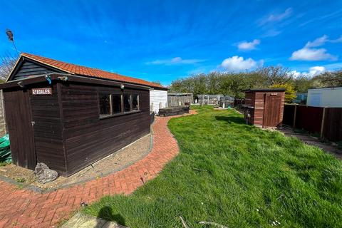 Ryedale Alpha Road, St Osyth, Clacton-on-sea, CO16 8NP