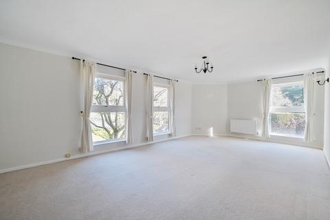 68 Chapel Fields, Godalming, GU7 2AA