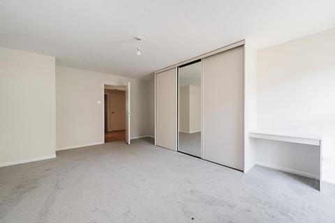 68 Chapel Fields, Godalming, GU7 2AA