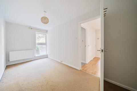 68 Chapel Fields, Godalming, GU7 2AA