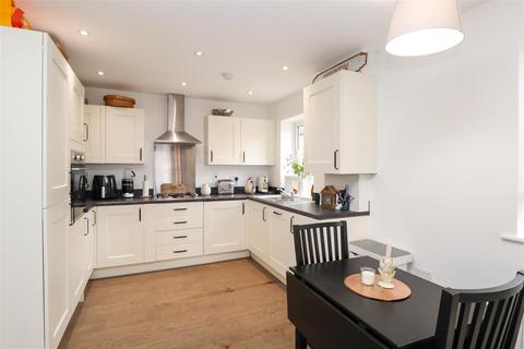2 bedroom maisonette for sale, Newton Drive, Church Crookham GU52
