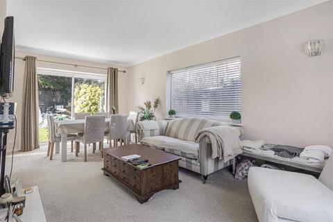 3 bedroom detached house for sale, Cheshunt Close, Meopham